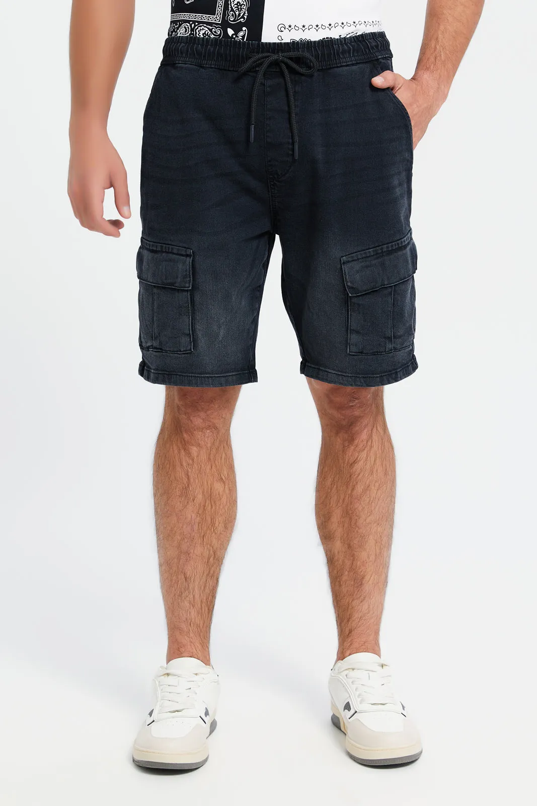 Men Black Cargo Pockets Pull On Shorts