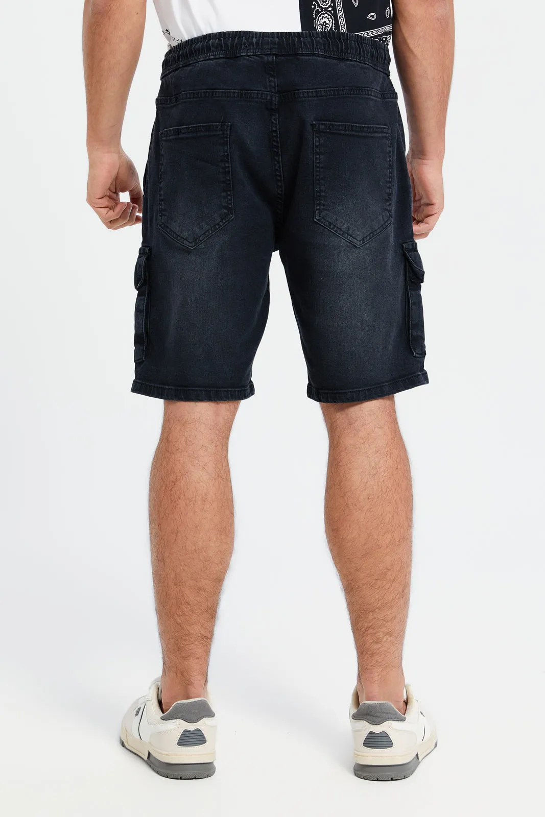 Men Black Cargo Pockets Pull On Shorts