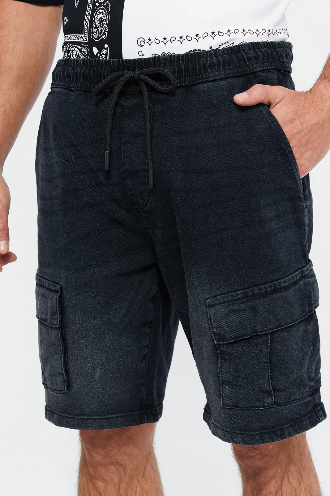 Men Black Cargo Pockets Pull On Shorts